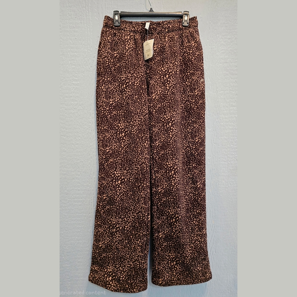 Fabletics Cozy Fleece Wide Leg Sweatpant - Medium - NWT - Picture 4 of 7